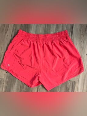 Lululemon hotty hot short high rise 4” length size 10
